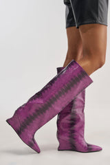 AZALEA WANG BRUN PURPLE SNAKE WEDGE BOOT