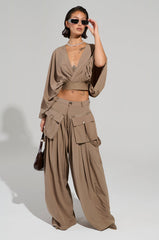 TALK ABOUT ME TROUSER IN BROWN