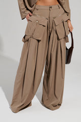 TALK ABOUT ME TROUSER IN BROWN