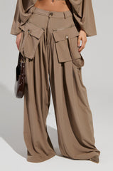 TALK ABOUT ME TROUSER IN BROWN