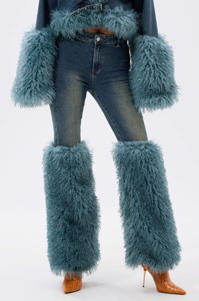 SIT PRETTY FUR TRIM JEANS IN BLUE DENIM