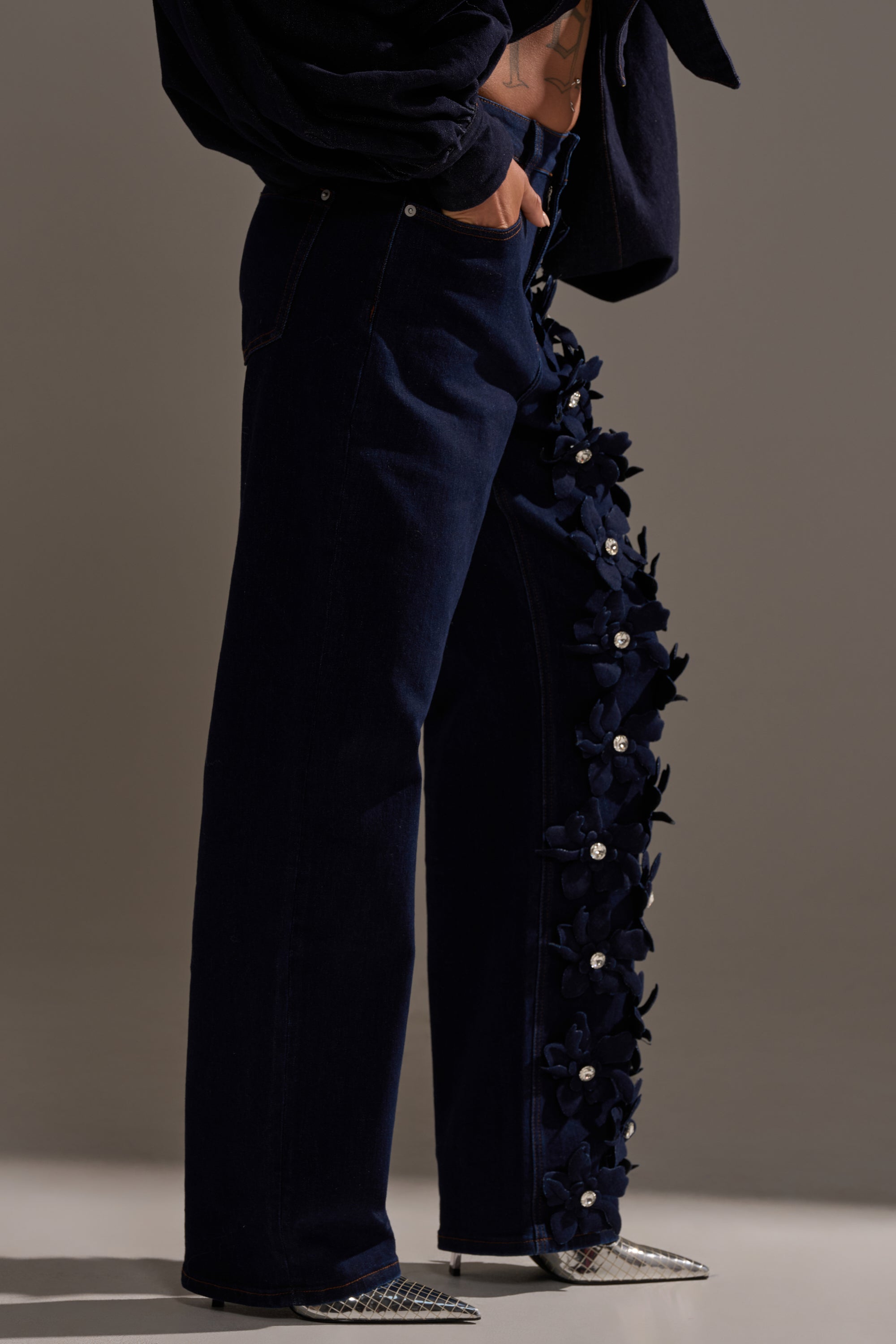 FLORAL FIELDS APPLIQUE DENIM PANTS WITH RHINESTONES