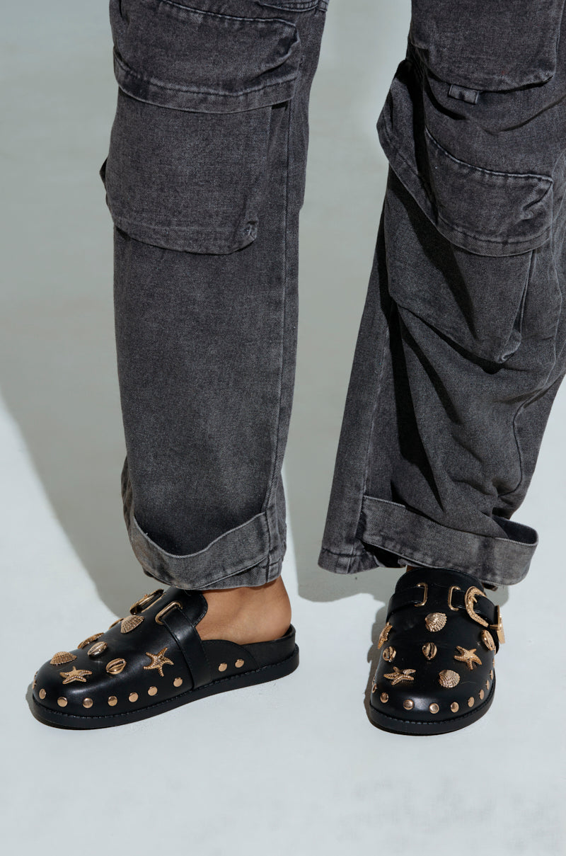 AZALEA WANG BRINY BLACK SEA SHELL EMBELLISHED CLOG
