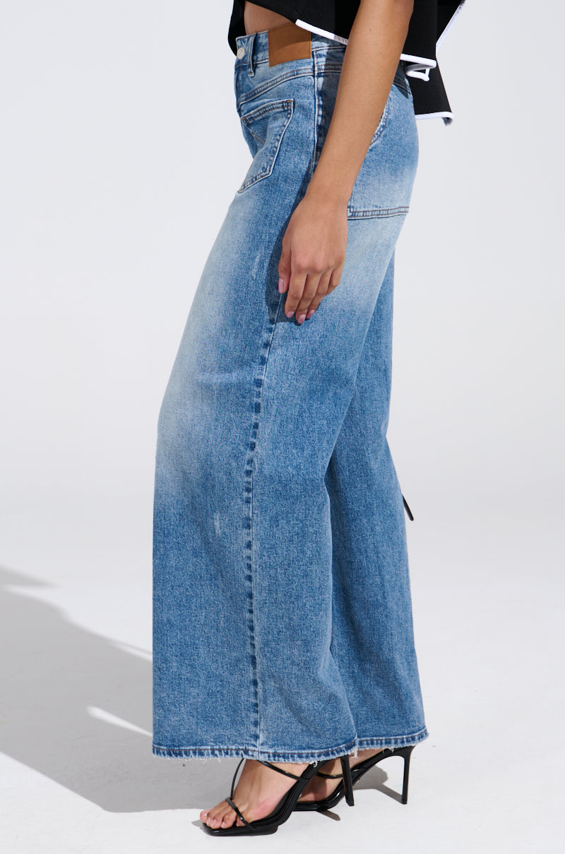 REVERSE REVERSE MEDIUM WASH JEANS