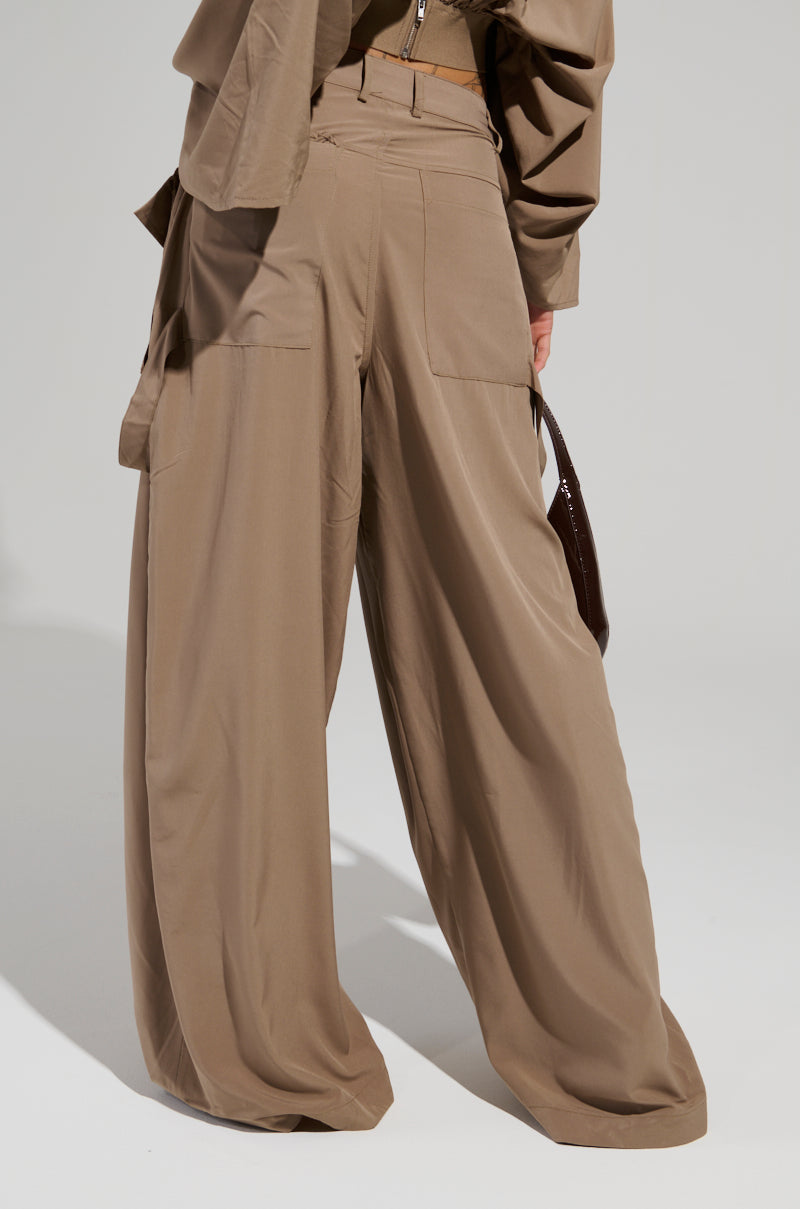 TALK ABOUT ME TROUSER IN BROWN