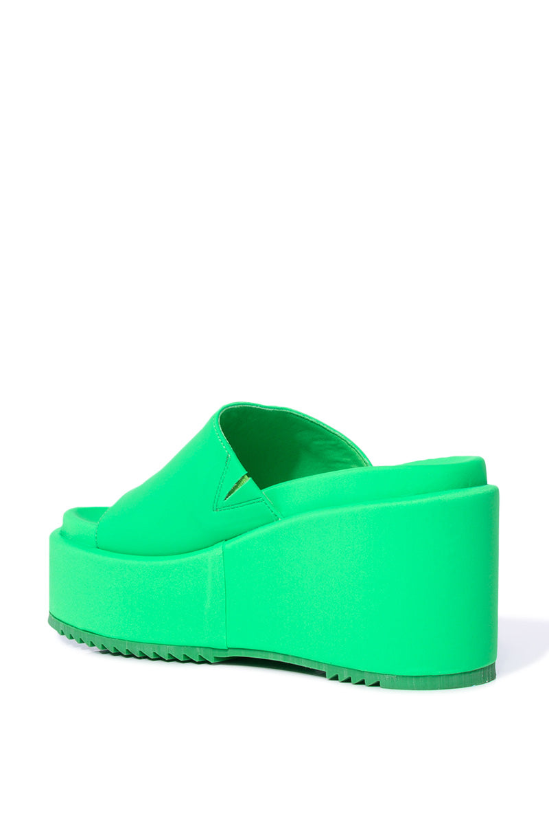 AZALEA WANG AQUARIA FLATFORM SANDAL IN GREEN