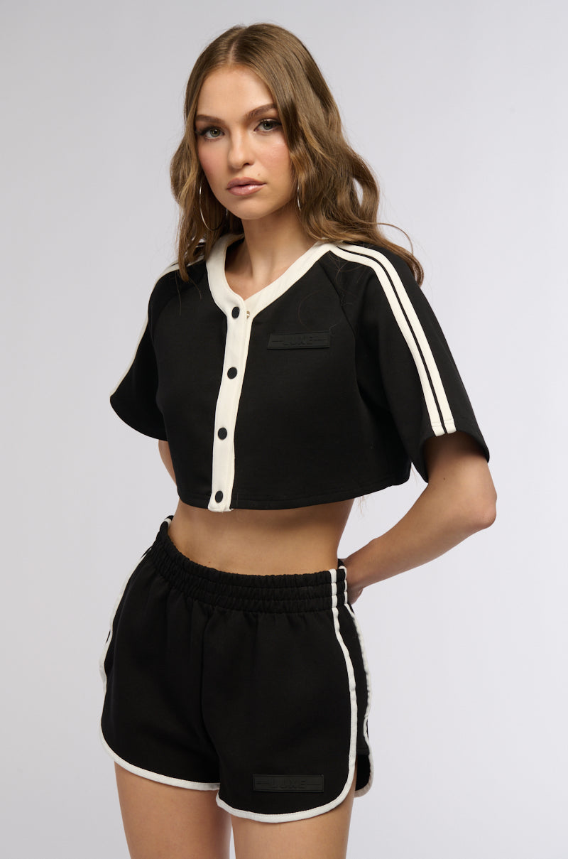 ON POINT BUTTON DOWN CROP TOP IN BLACK