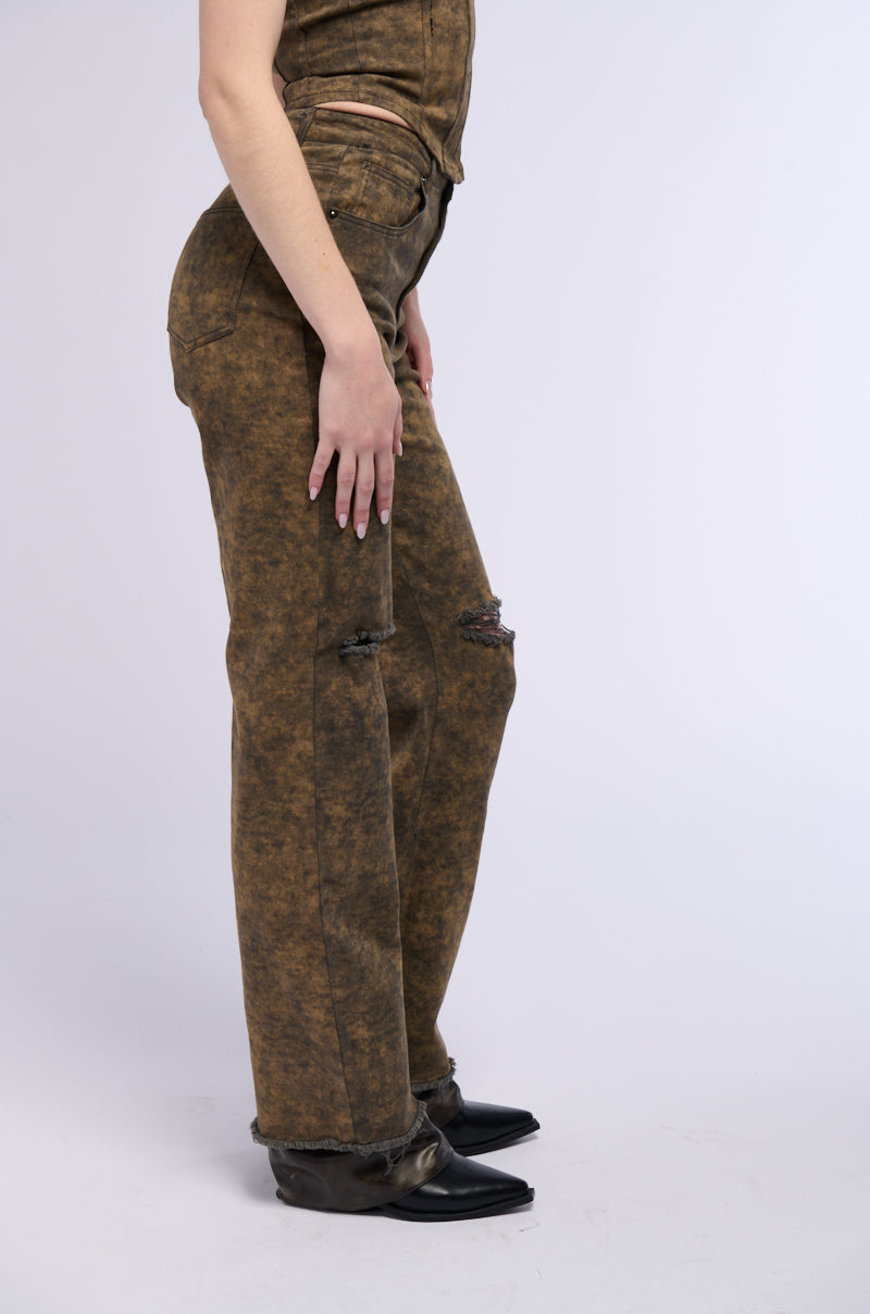 OVER IT WIDE LEG DISTRESSED JEANS