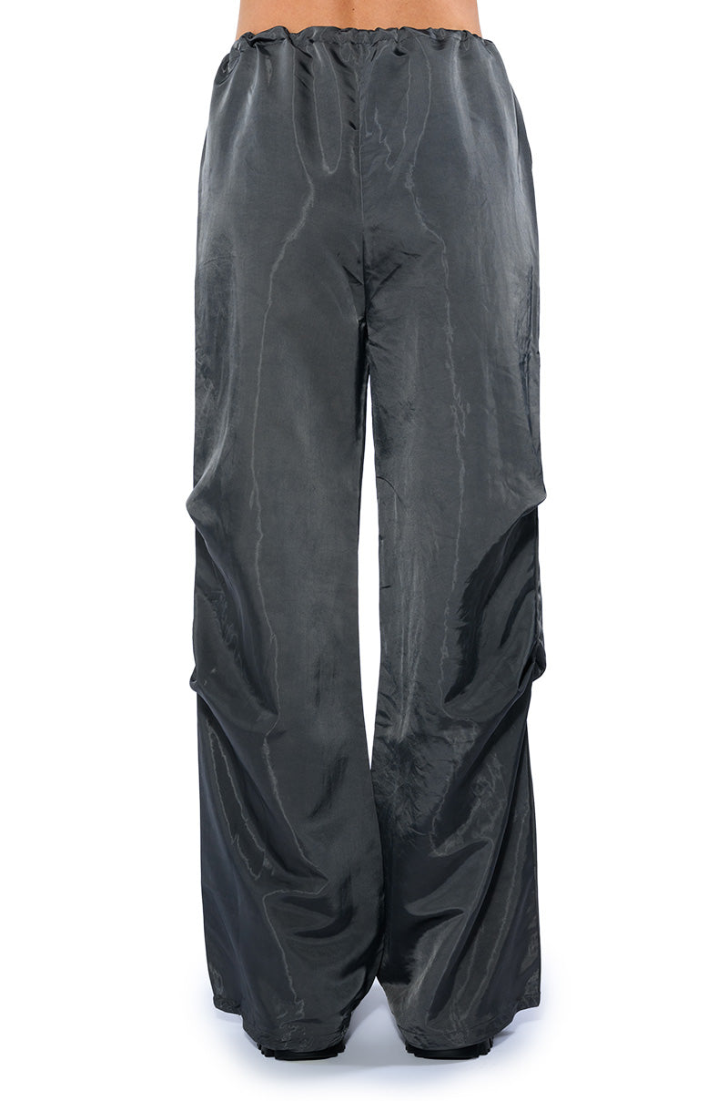 ZONA OVERSIZED PARACHUTE PANTS